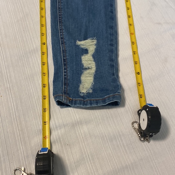 Refuge Boyfriend Distressed Jeans NWT - Picture 14 of 16